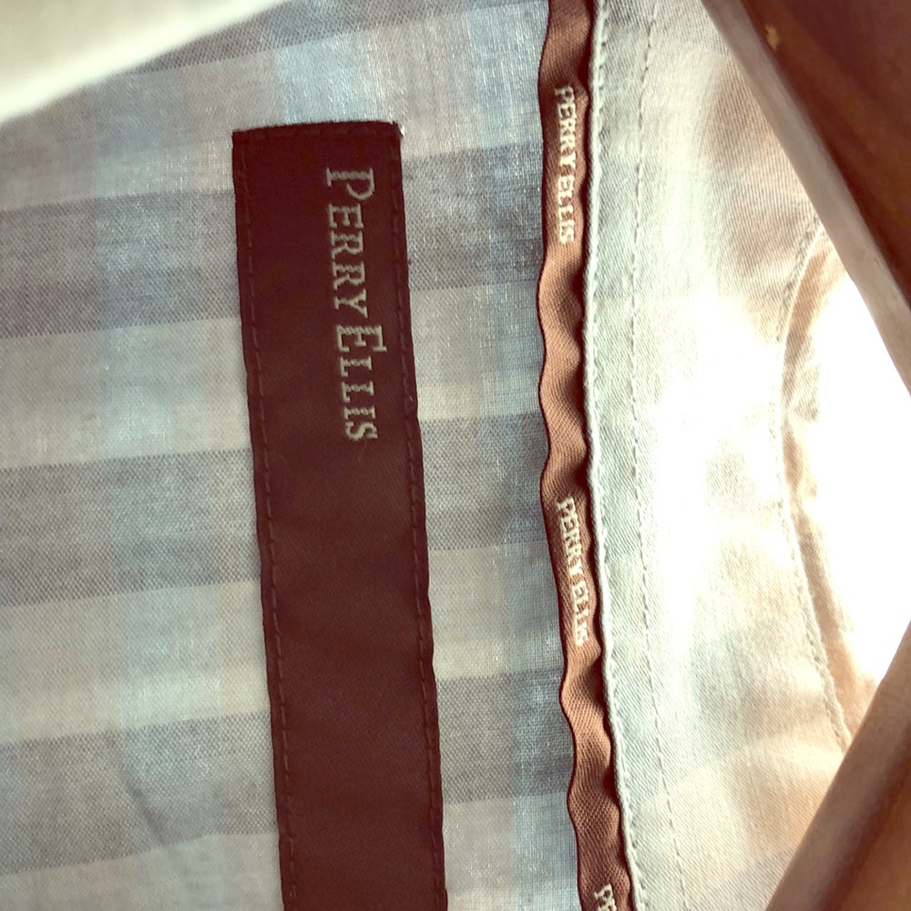 Perry Ellis mens Medium Button down